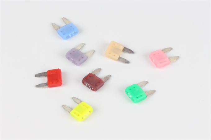 O fusível automotivo da lâmina de Mini Fast Blow Fuse DC32V 4Amp pequeno obstrui no fusível feito em China