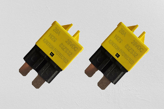 Fusível Resettable de nylon da lâmina do interruptor, 28VDC Mini Blade Fuse Resettable